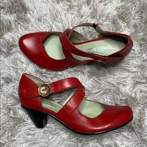 MENTHA red Mary Jane velcro jet pump heel
